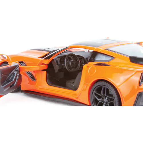 2019 Corvette ZR1 Track Pack - Sebring Orange 1:24 Scale Diecast Model Car by Motormax Alt Image 3