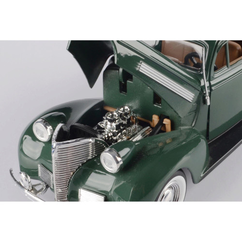 1939 Chevrolet Coupe Green Diecast Model Car | Motormax