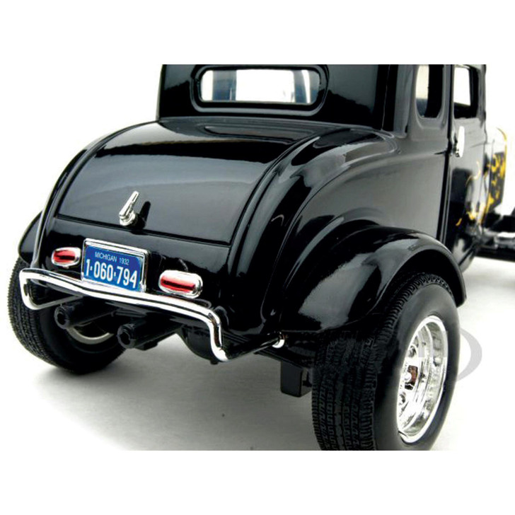 MotorMax Ford Hot Rod 1932 - Coupé Vitré Noir Et Flammes Jaunes - 1:18