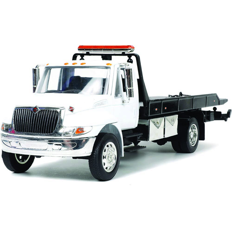 International Flatbed Tow Truck Main Image