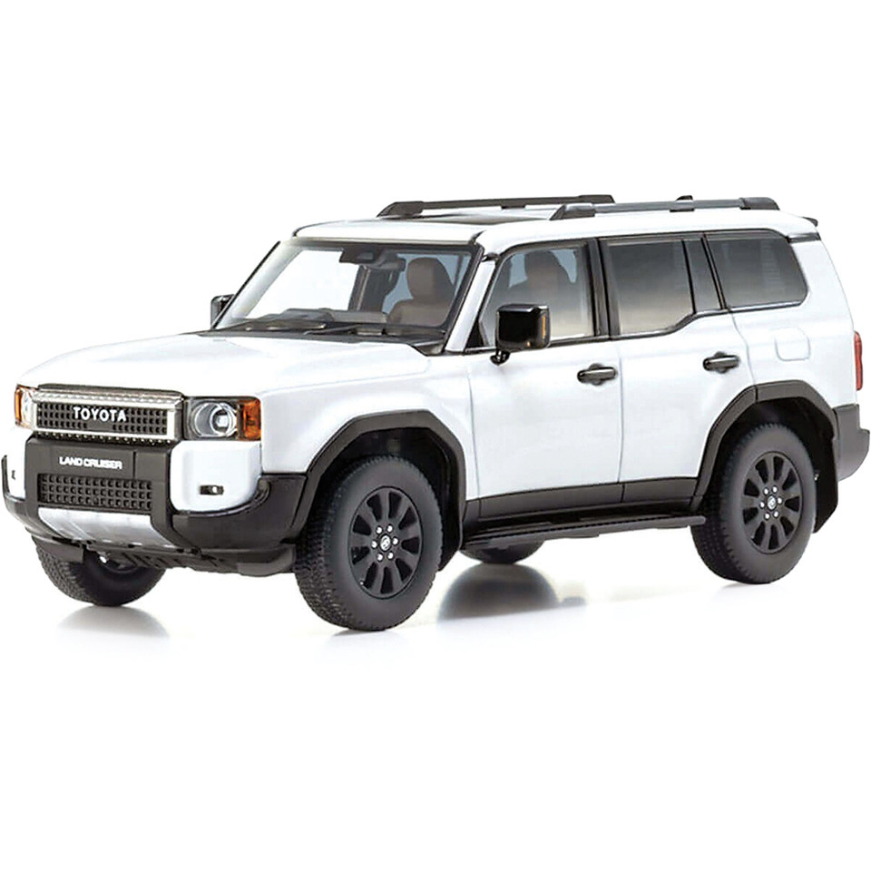 2024 Toyota Land Cruiser - White 1:24 Scale Diecast Model Truck by Maisto Main Image