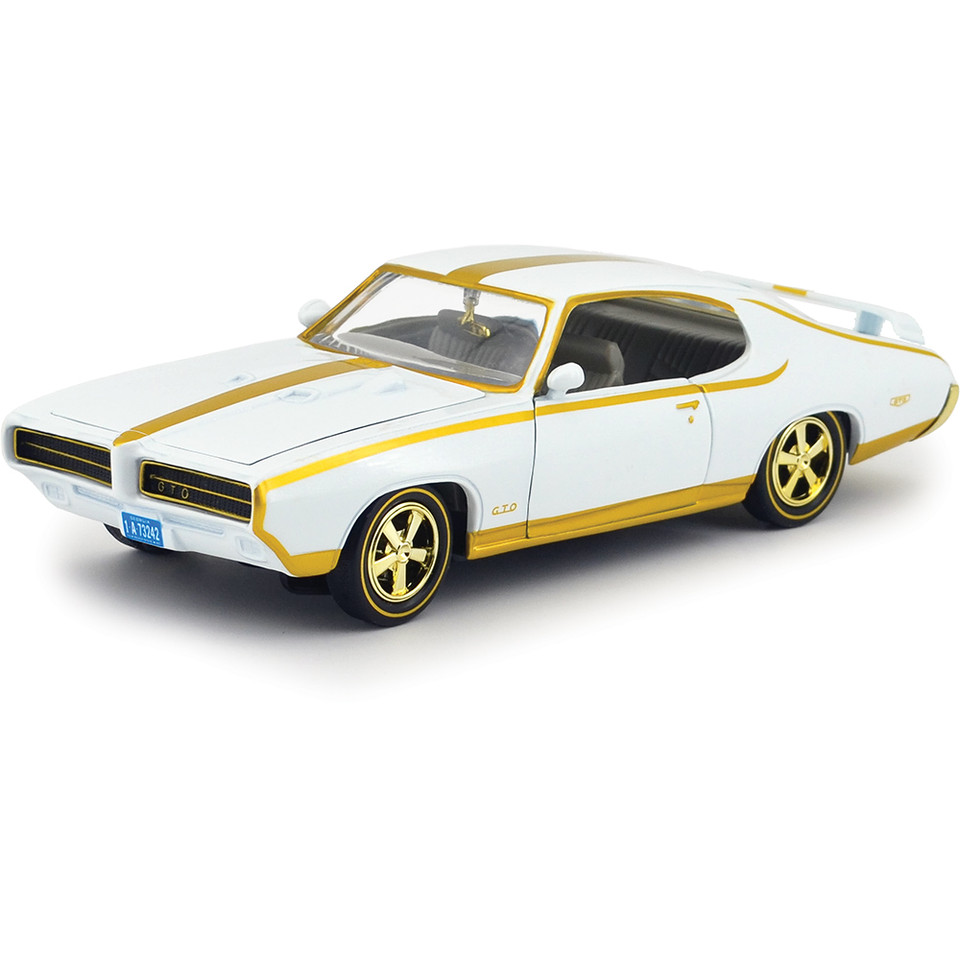 1969 Pontiac GTO Judge - Luxe Legends 1:24 Scale Diecast Model Car by Motormax Main Image