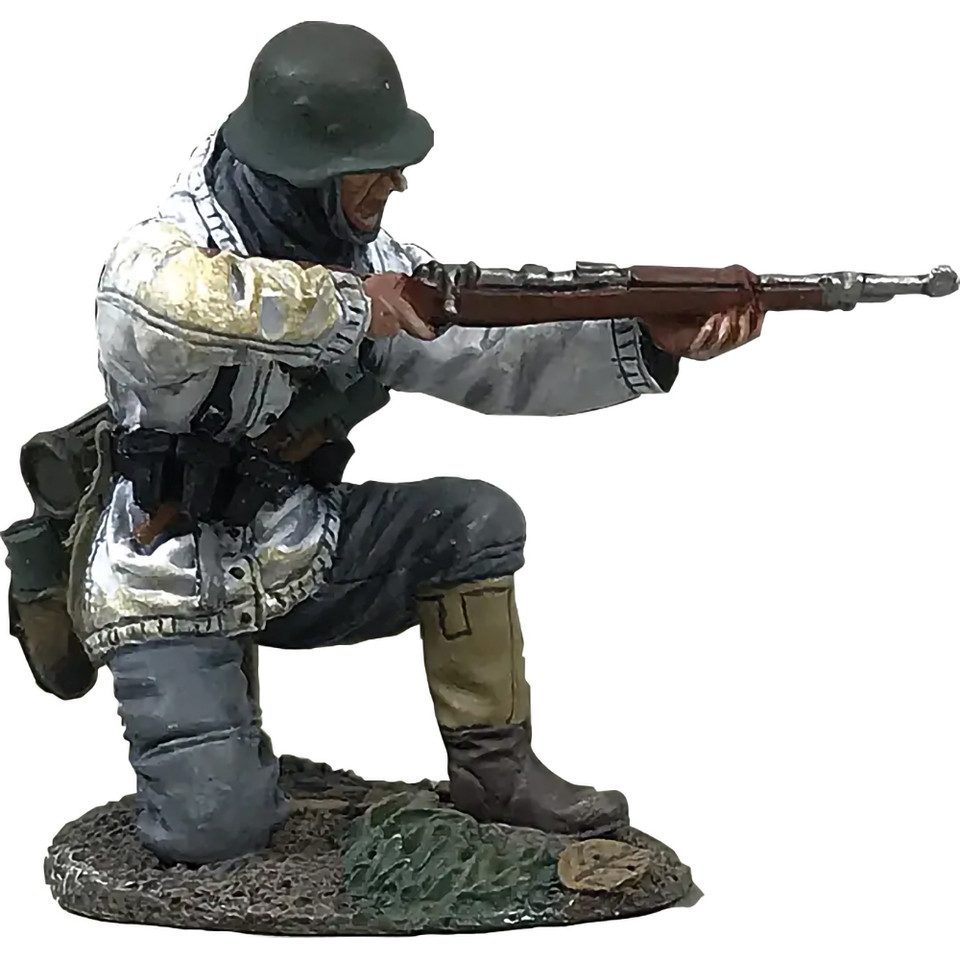 Grenadier Kneeling in White Parka with 98k 1943-45 1/30 Fi William Britain (25115) 1:30 Scale Metal by William Britain Main Image