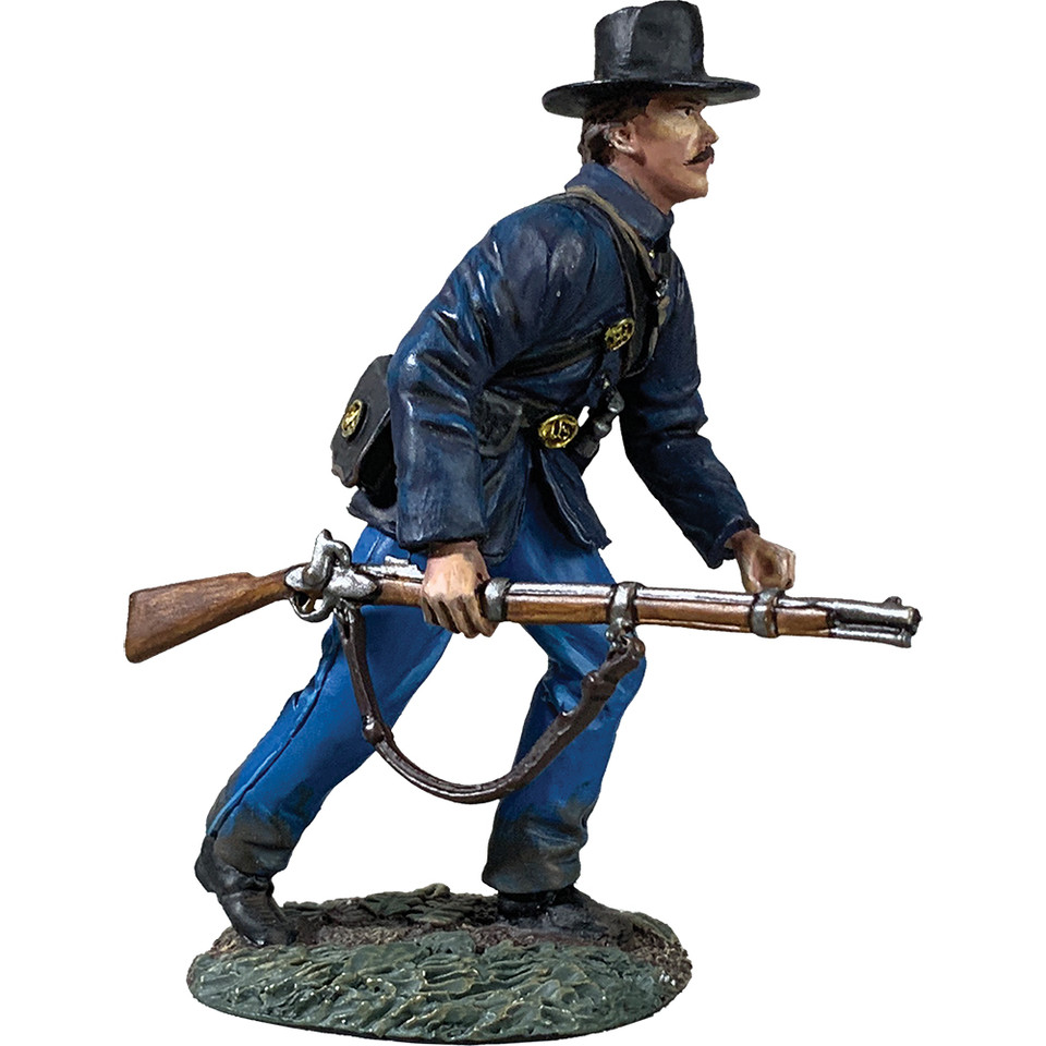 Federal in Sack Coat Advancing at Trail 1/30 Figure William Britain (31343) Main Image