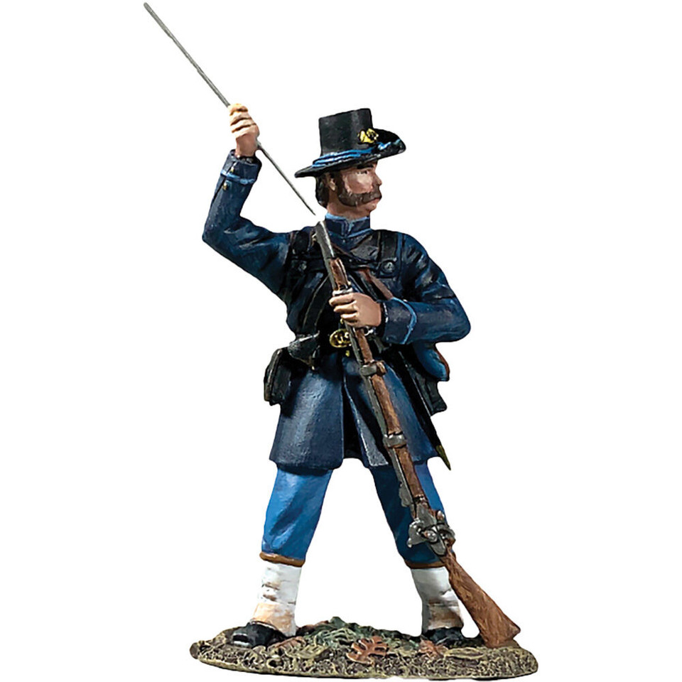 Union Iron Brigade Ramming Cartridge Wearing Gaiters William Britain (31415) 1:30 Scale Metal by William Britain Main Image
