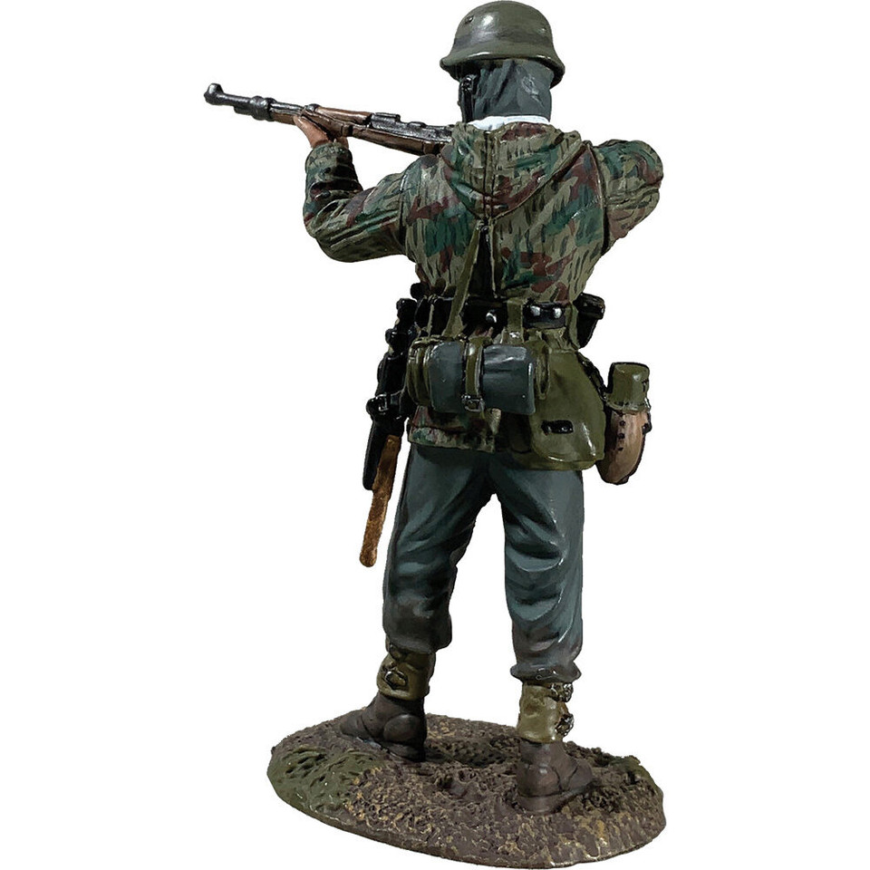 Grenadier in Parka Standing Firing 98k 1943-45 1/30 Figure William Britain (25121) 1:30 Scale Metal by William Britain Main Image