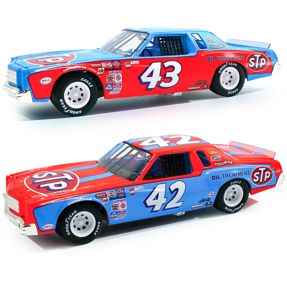 Richard and Kyle Petty 1981 STP Riverside Swap 1:64 ARC 2-Car Set 1:64 Scale Diecast Model Car by Lionel Racing Main Image