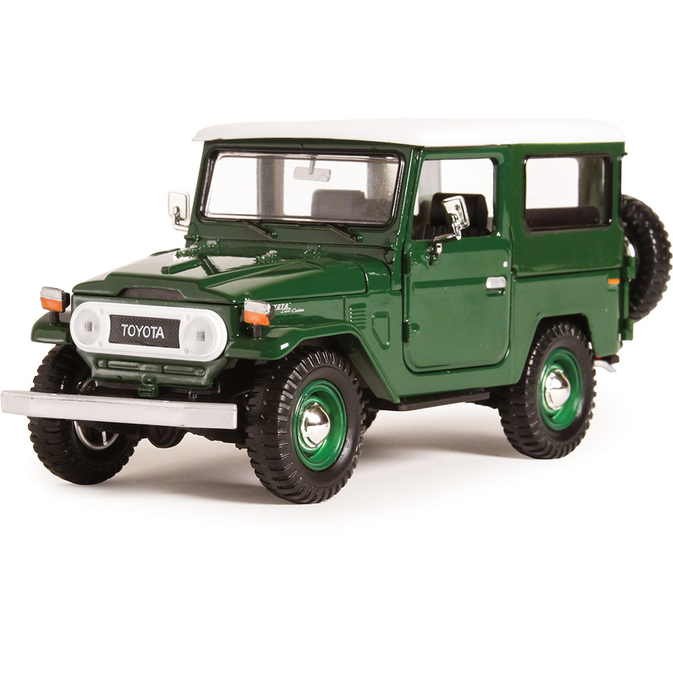 Toyota FJ40 Bush Truck - green 1:24 Scale Diecast Model by Motormax Main Image
