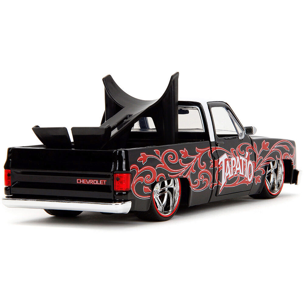 JADA Tapatío Charro Man Chevrolet C-10 Tapatio Day Of The Dead 1985 Chevy C10 w/Charro Man Figure