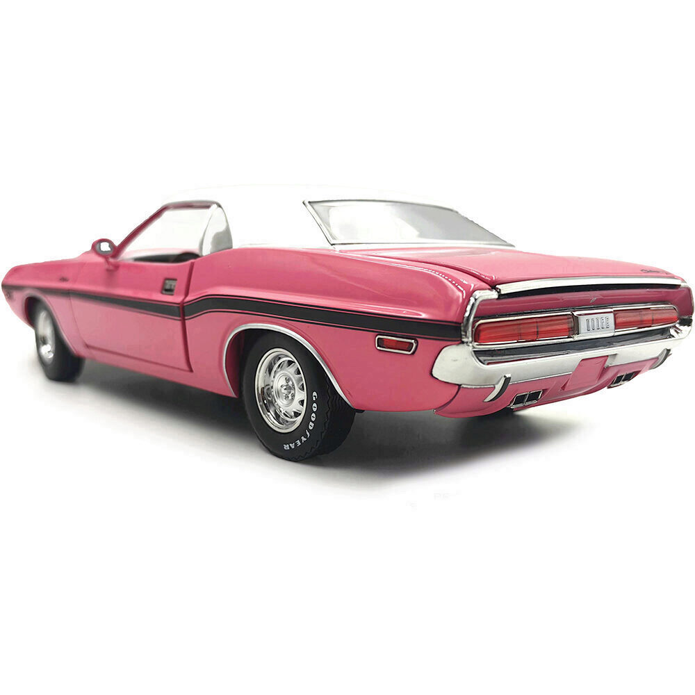 ミニカー 1/18 1970 Dodge Challenger R/T 1:18 1970 Dodge Challenger R/T Hardtop 440 Six Pack (Panther