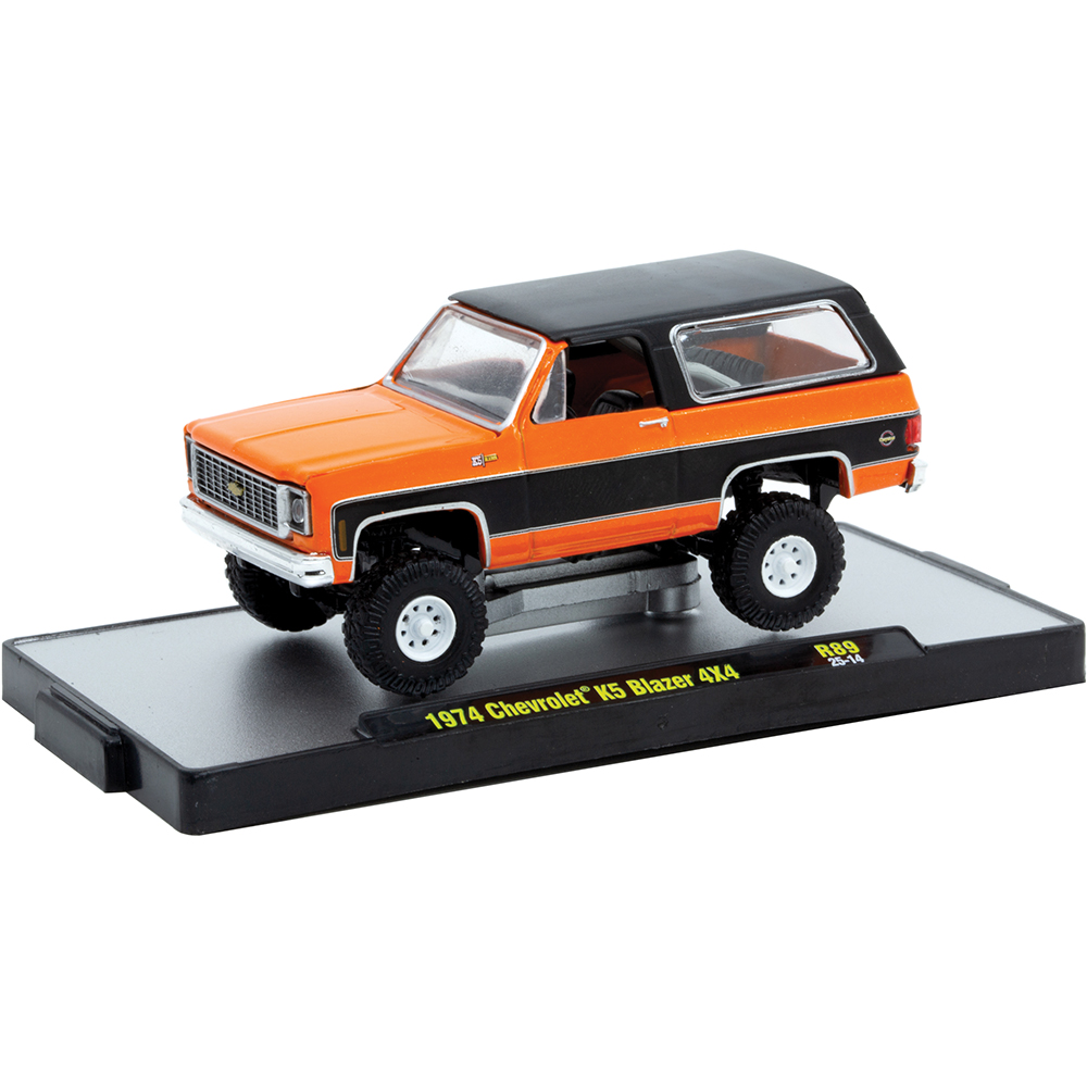 M2マシーン ウォルマート限定　1974　シボレーK5　ブレーザー M2マシーン AUTO-TRUCKS 1/64 1974 シボレー K5 ブレイザー