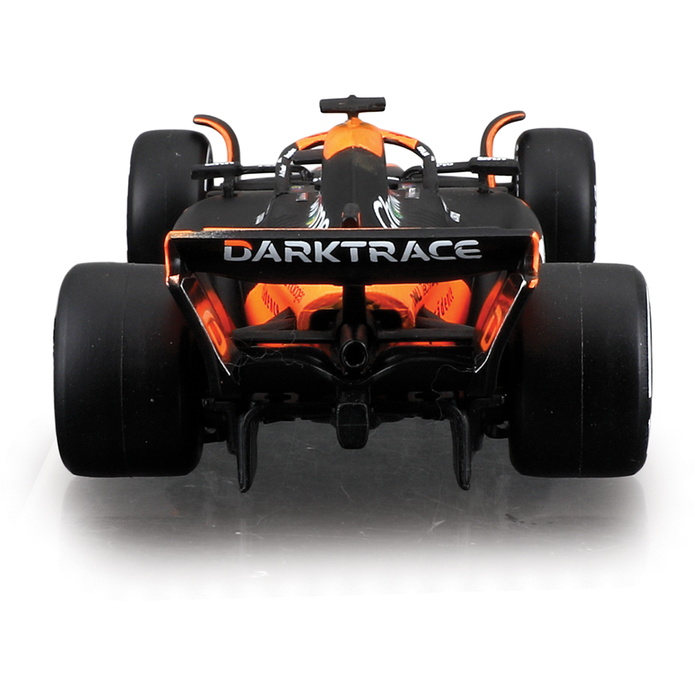 2024 McLaren F1 MCL38 w/ helmet Piastri #81 | Bburago