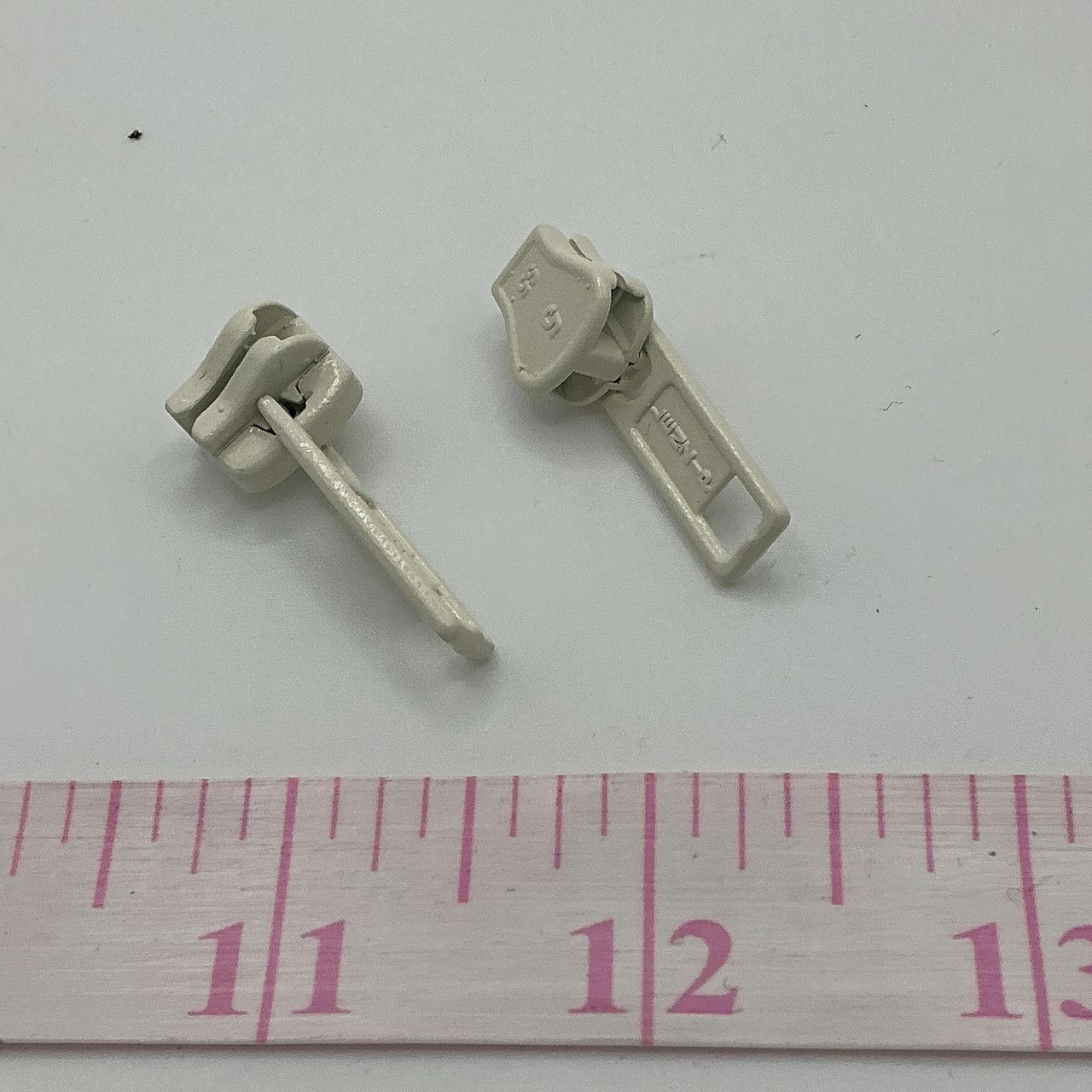 #5 MOLDED SLIDER, AUTOLOCK 500 SINGLE PULL, NATURAL - Fabric Warehouse