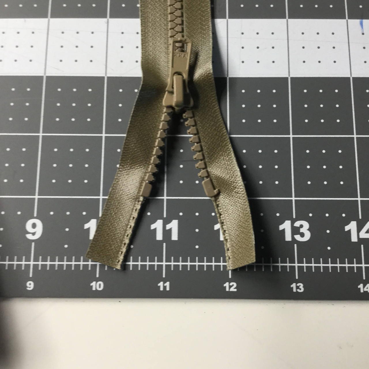 33.5 Inch Tan Separating Jacket Zipper | HEAVY DUTY Molded Plastic Chain  Zipper