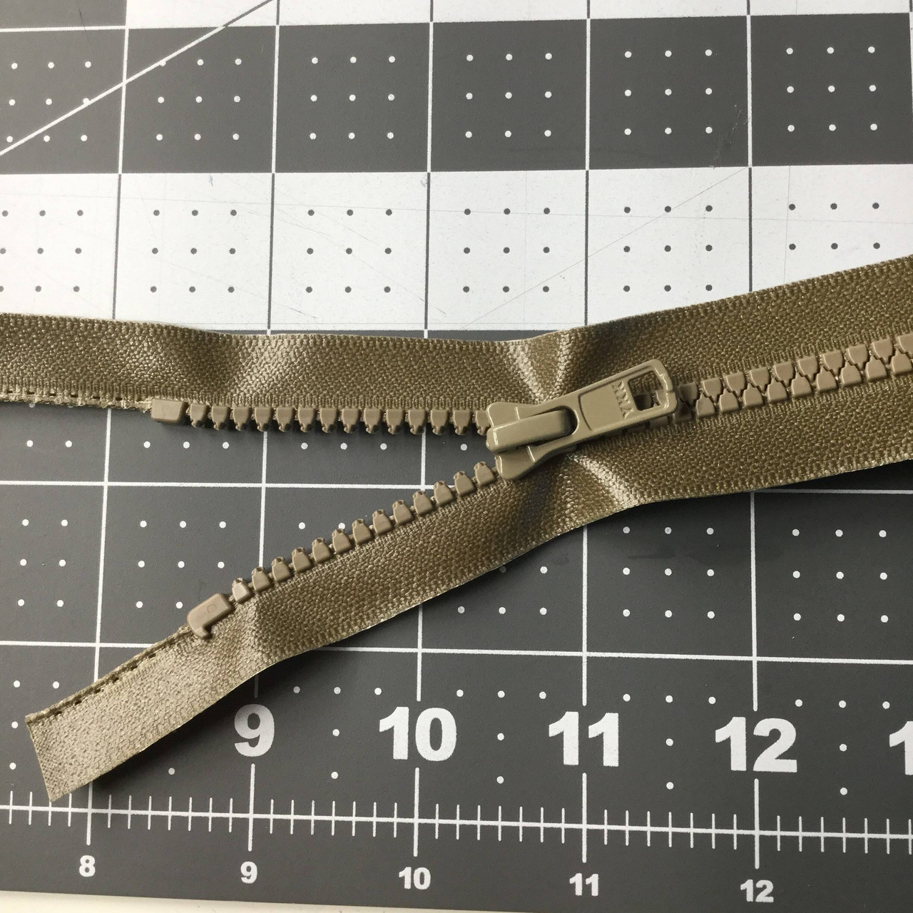 33.5 Molded Plastic Separating Zipper | Tan | Jacket Zipper