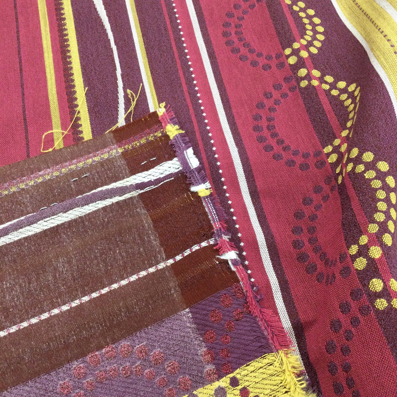 vintage USA fablic ラグ Vintage Geometric Print Cotton Lawn Fabric // 111x38