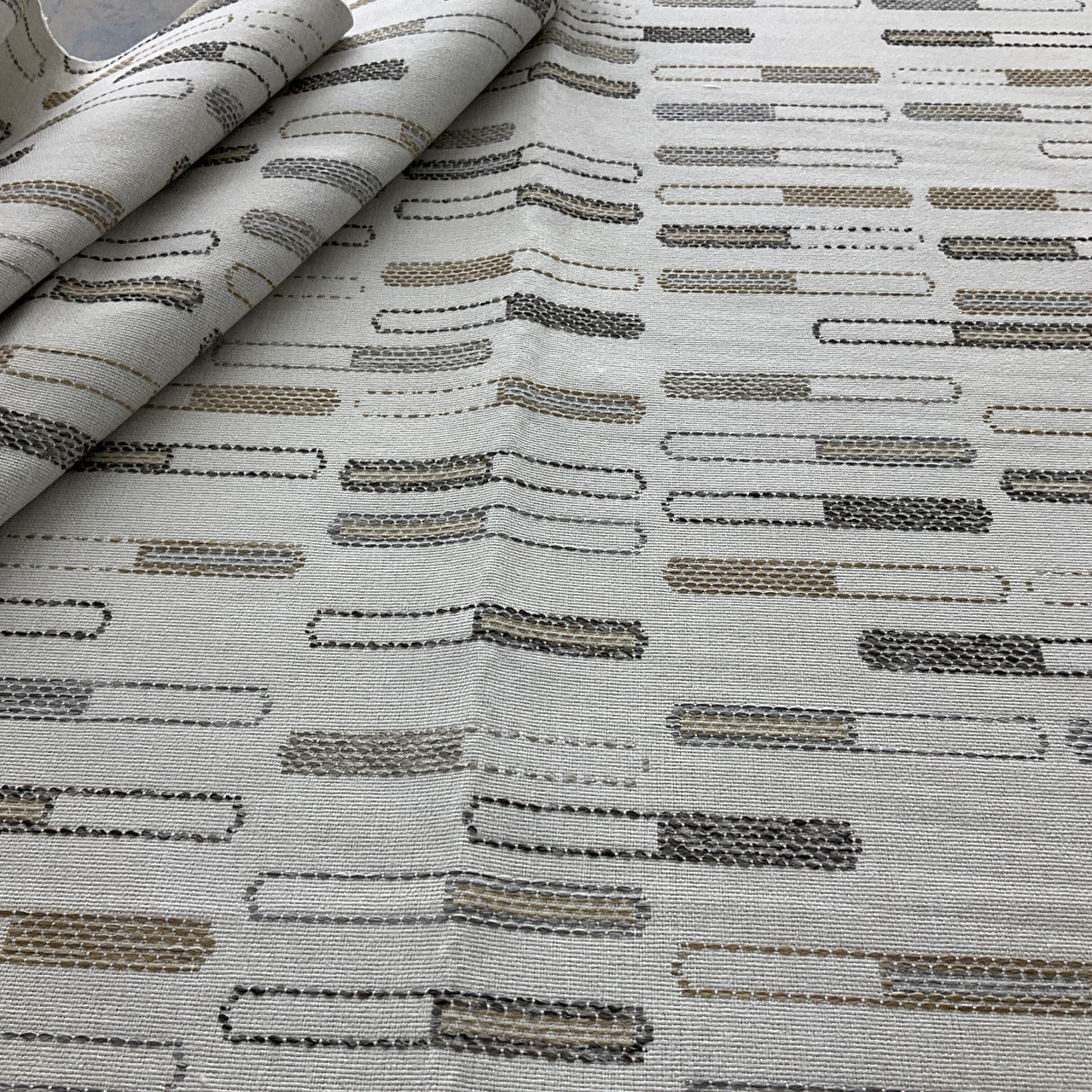 Sustain Performance Dixfield Jacquard Sand | Very