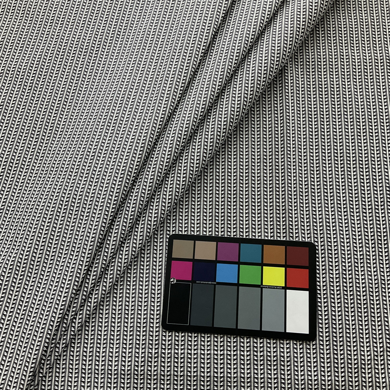 PKL Studio Linear Leaves Woven Jacquard Domino | Medium