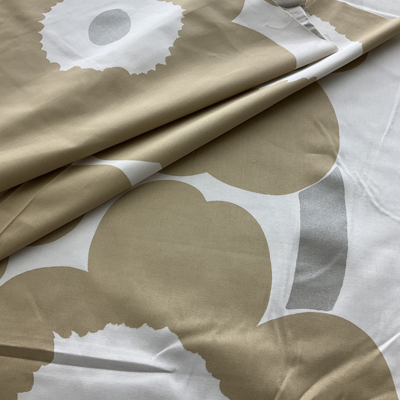 Marimekko FW 2022 Unikko Metal Heavyweight Sateen Beige | Home Decor Fabric  | 58