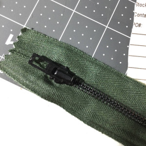 5.5in Green Metal Zipper 2 pack.