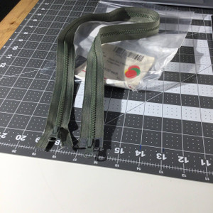 31" Molded Plastic Zipper - 2-pulls | Foliage Green  | Bag Zipper