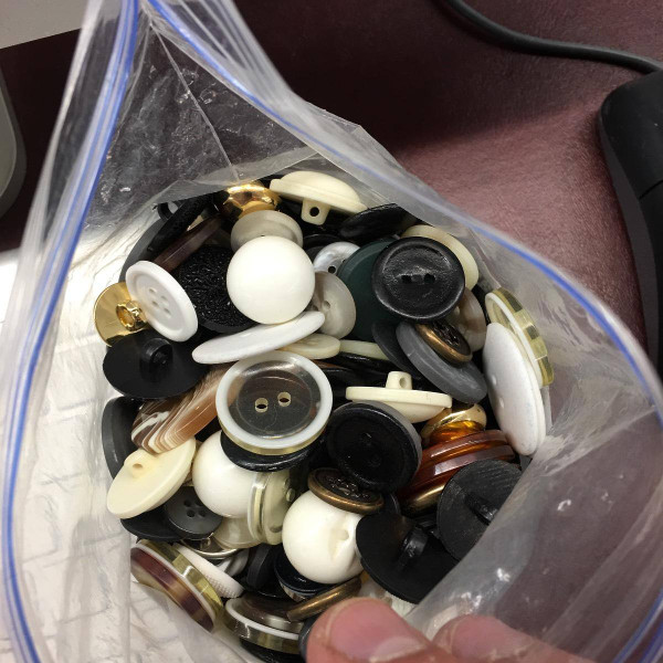 1 Pound Bag of Buttons - Plain
