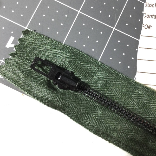 5.5in Green Metal Zipper 2 pack.