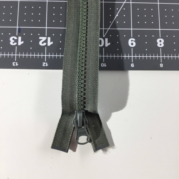 31" Molded Plastic Zipper - 2-pulls | Foliage Green  | Bag Zipper