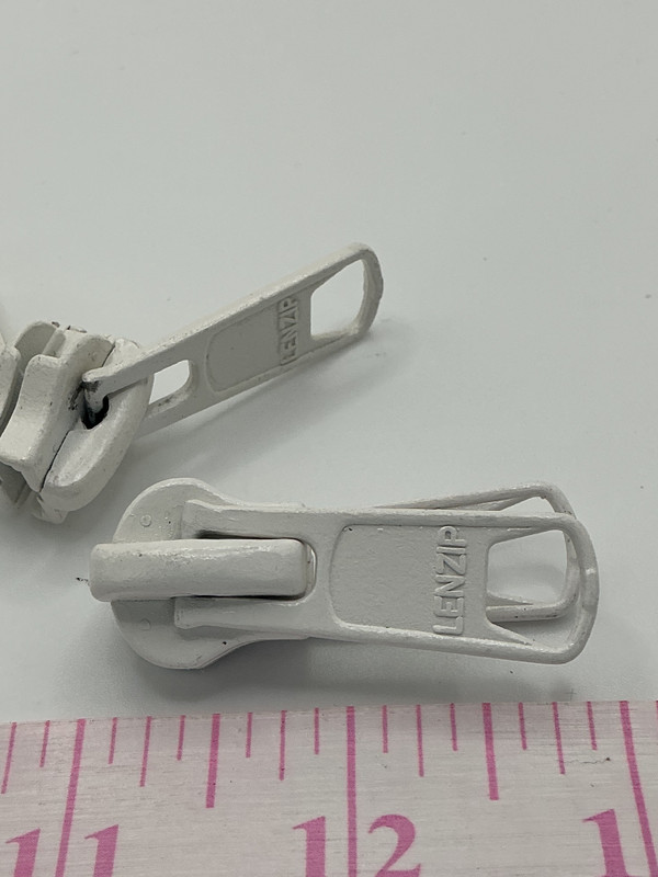 #10 ZIPPER COIL PULL / 2 PULL.  WHITE