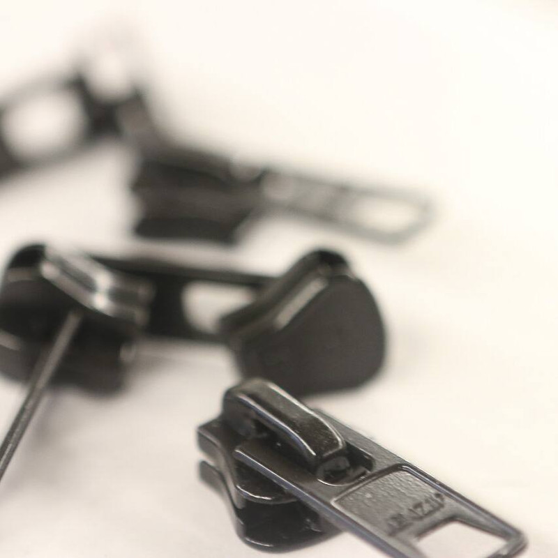 # 10 Single Pull Slides Black Zipper