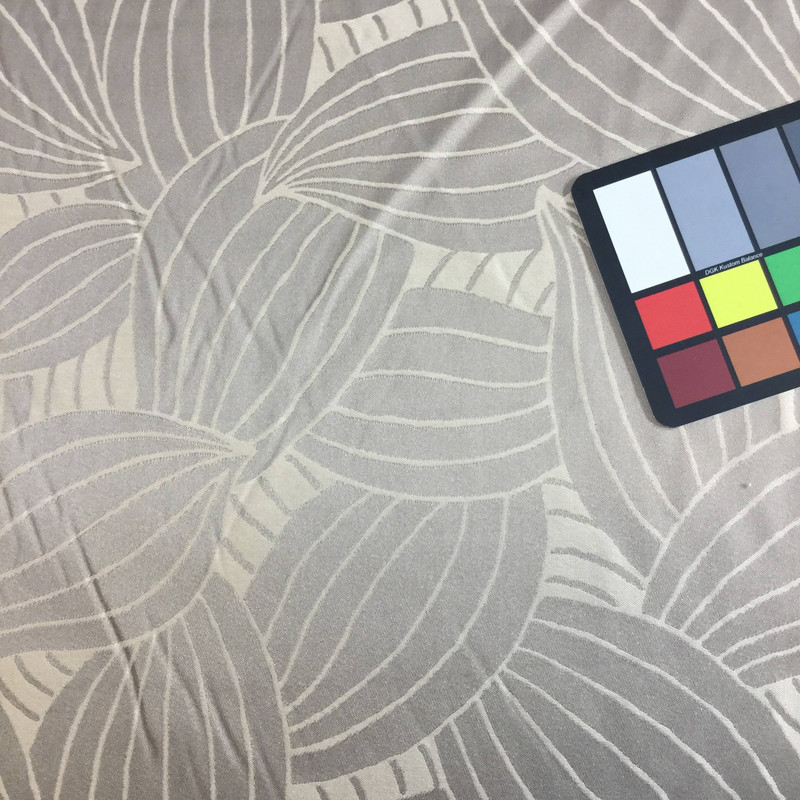 tone on tone beige deco leaves