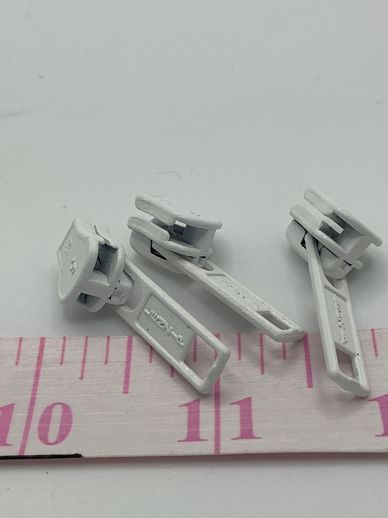 #5 MOLDED CHAIN WHITE PULLS Single Pull / Self Locking