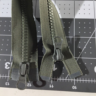 28" Molded Plastic Zipper - 2-pulls | Foliage Green  | Bag Zipper
