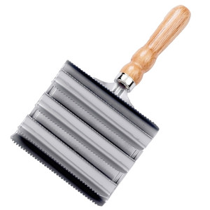 Lincoln Large Metal Curry Comb Lincoln Large Metal Curry Comb