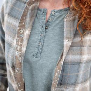 Aveline Shirt studio alt 3