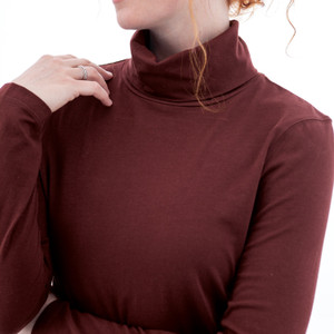 Mariela Organic Turtleneck studio alt 2