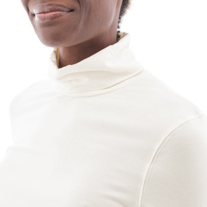 Mariela Organic Turtleneck studio alt2