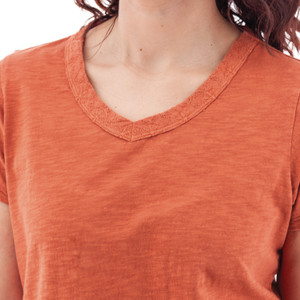 Layla Organic Cotton V-Neck Tee studio alt2