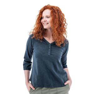 Este Organic Cotton V-Neck Henley studio