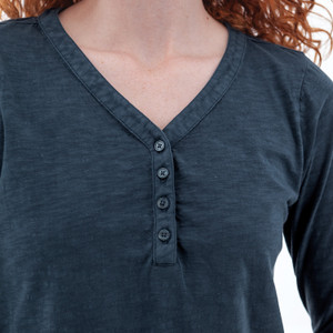 Este Organic Cotton V-Neck Henley studio alt2