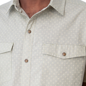 Liam Pearl Snap Printed Shirt Pistachio Shell detail