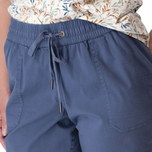 Reagan Pull-On Bermuda Short Vintage Indigo Blue detail