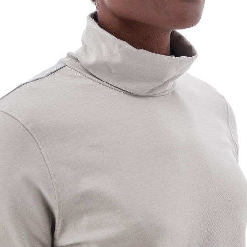 Mariela Organic Turtleneck studio alt2