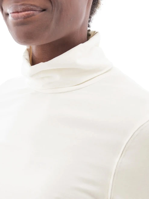 Mariela Organic Turtleneck studio alt2