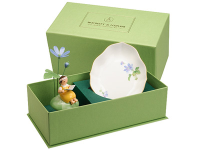 5226-3 Girl with Liverleaf on a mound with Porcelain Dish Wendt and Kuhn 5226-3 Girl with Liverleaf on a mound with Porcelain Dish Wendt and Kuhn