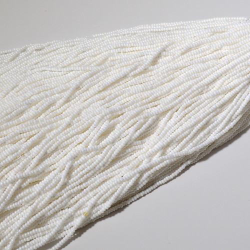 11/0 Chalkwhite Opaque Iris Seed Bead | Hank 11/0 Chalkwhite Opaque Iris Seed Bead | Hank