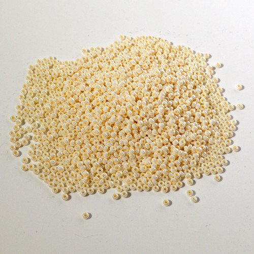 8/0 Eggshell Ceylon Opaque Czech Seed Bead | 50g bag