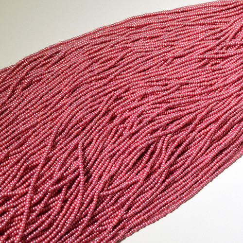 10/0 Shiny Salmon Czech Seed Bead | Hank