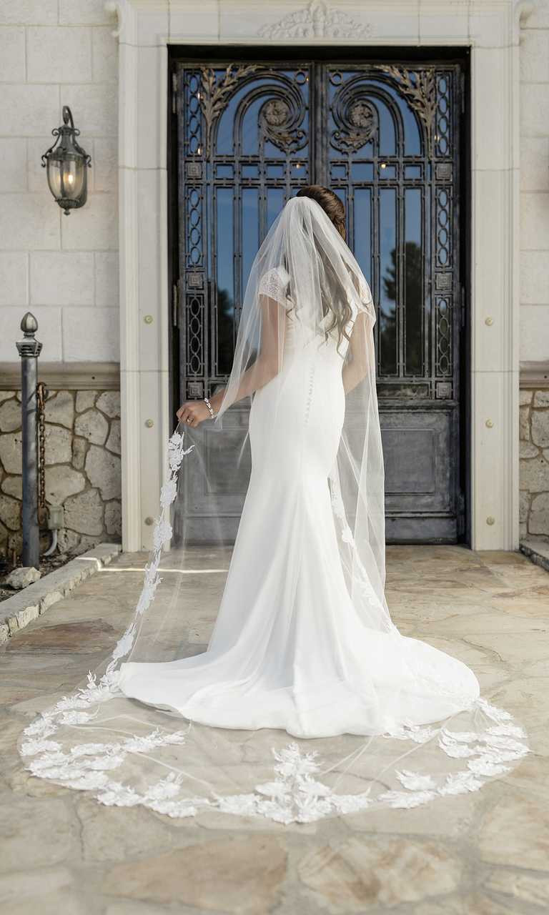 Elegant White Bridal Veil Cathedral Beaded 3D Flower Wedding Veil: Beaded Sequined Bridal Cathedral  main image 3