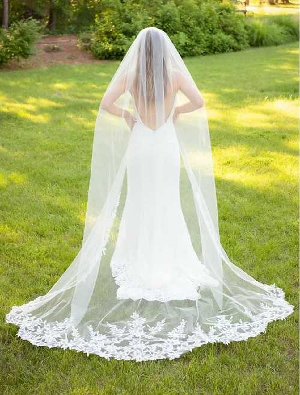 New, Wedding Veil, Lace Edge Hip Length Veil, Laurel Wreath Wedding Veil, Champagne Veil with Ivory Lace